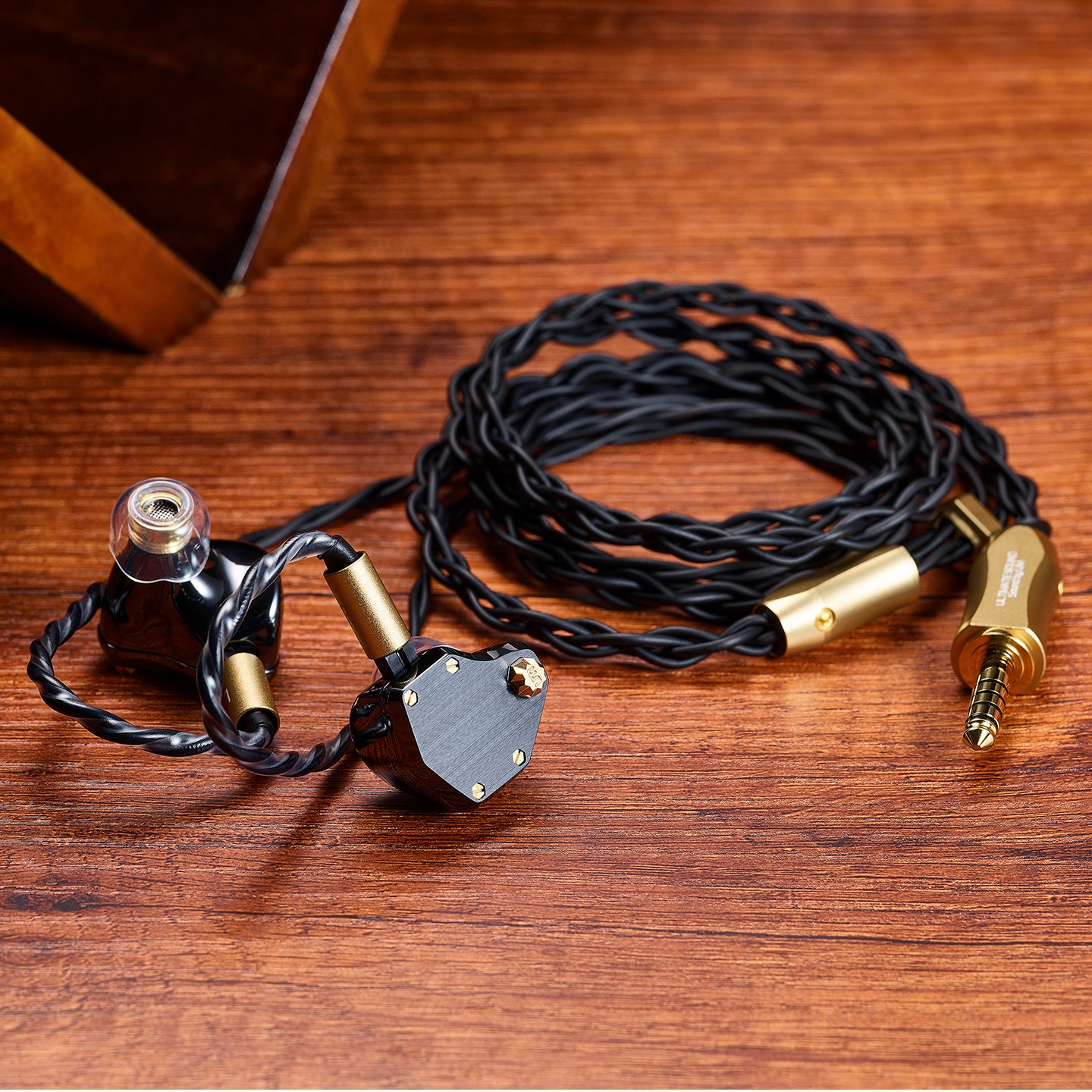 イヤホン Mest Jet Black Mest Jet Black – UM Unique Melody